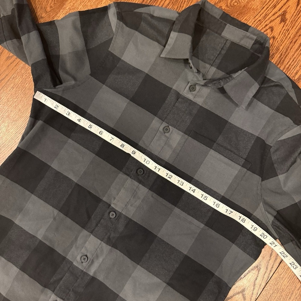 Lululemon Masons Peak Flannel Plaid Button Up Shirt Men's Medium Grey Black - Picture 5 of 5